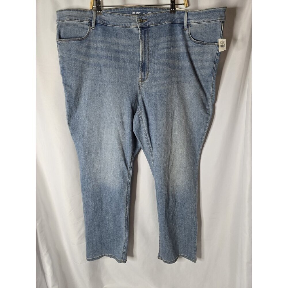 Old Navy women’s Light Wash High Rise Straight Jeans- Size 28- Plus Size- NWT